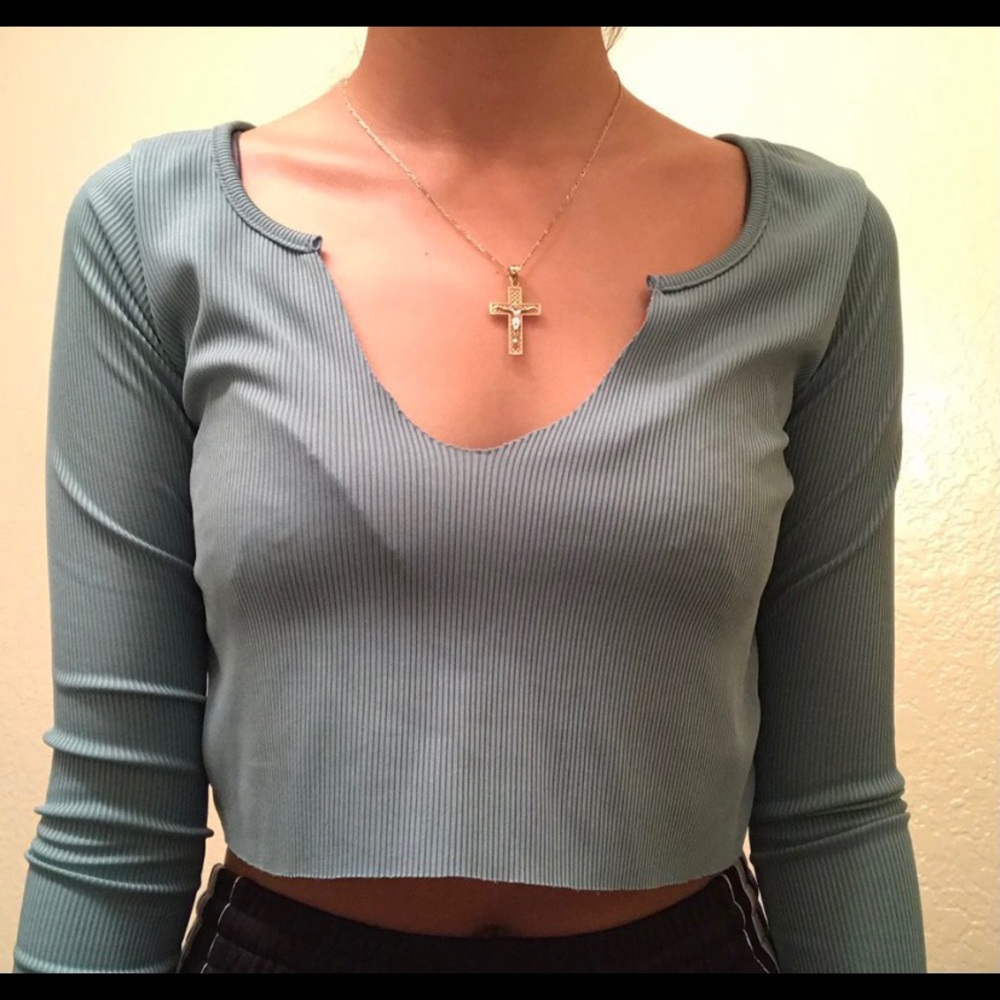 teal cropped long sleeve